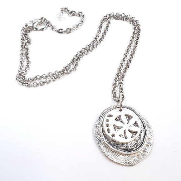 CJ Banks Jewelry - NWT – CJ & Banks – Starfish & Sand Dollar Pendant Silver Tone 20” Necklace